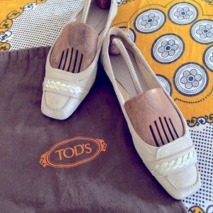 Tod’s size 40/10 scrunchy ballet flats